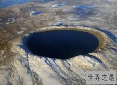 ​世界上最圆的湖，像是用圆规画出来的