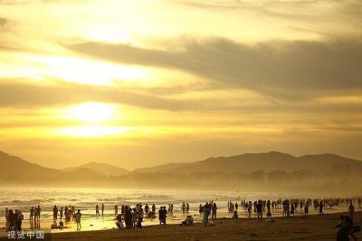 ​三亚：台风“暹芭”远去 天空现夕阳余晖美不胜收