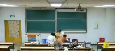 ​北京某大学401“教室门”视频流出，同学揭露出细节，毁三观