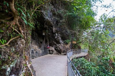 ​金水岩，阳朔最大、最有特色的世界闻名的地下河水晶岩洞