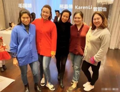 ​邢嘉倩近照，与外籍男友未婚诞两娃，身价10亿颜值胜两位妹妹